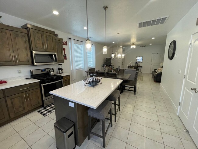 Building Photo - FURNISHED Home in Brio.