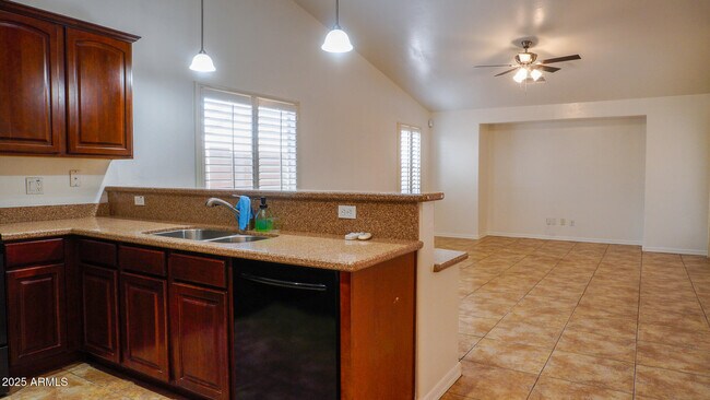 Foto del edificio - 25564 W Magnolia St
