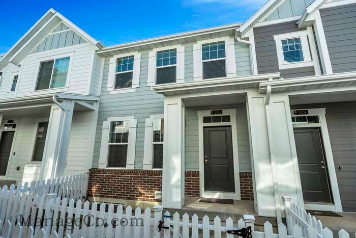 Primary Photo - Comfortable New Townhouse
