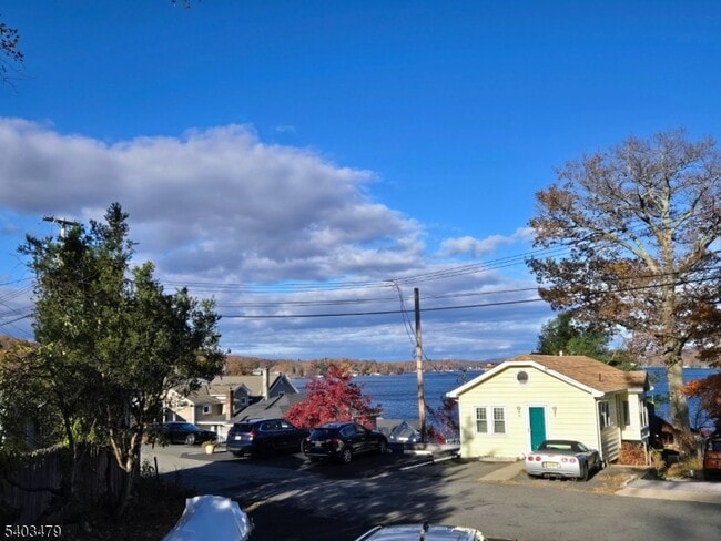 Foto del edificio - 100 N Bertrand Rd