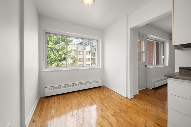 Building Photo - 2775 Av De Kent