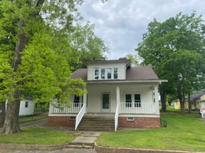Building Photo - 402 E Wayne St