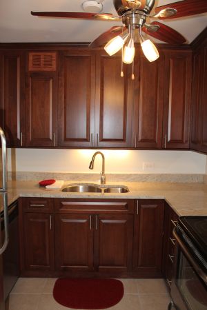 Kitchen-Premium Gabinetes de cerezo a techo - 1030 N State St