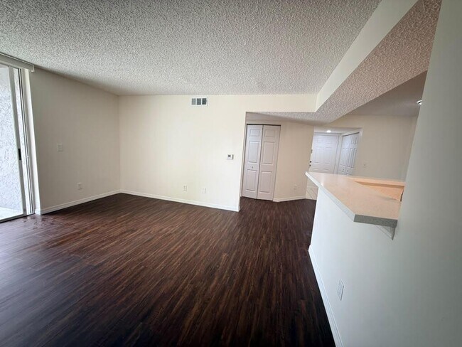 Foto del edificio - 3995 W McNab Rd