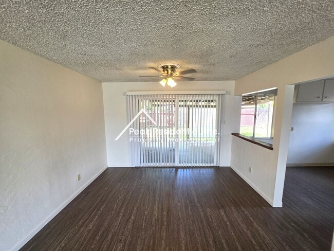 Building Photo - A Charming 3bd/1ba Fruitridge Manor Area Home with Garage