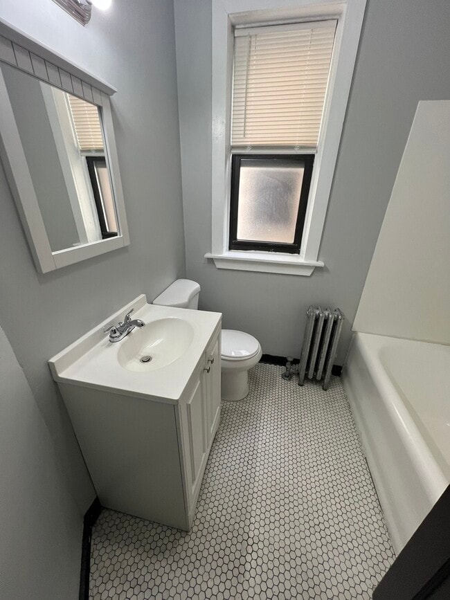 Building Photo - 1443 W 93rd St