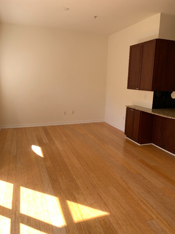 Foto del edificio - 525 E 6th St