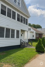 Building Photo - 526 Boyden St