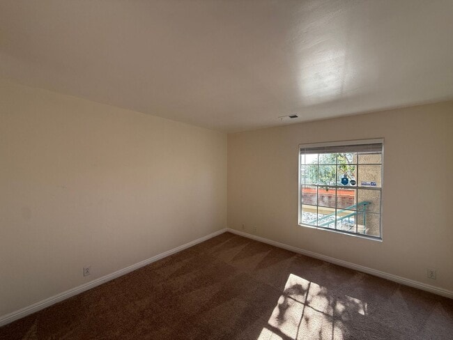 Building Photo - Great 2B/2BA Condo in Mira Mesa for Lease!