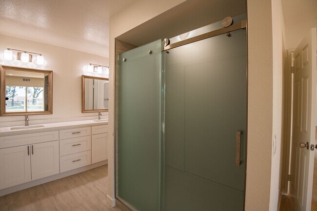 Building Photo - Newly Renovated Anaheim Hills 2 bedroom wi...