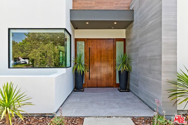 Building Photo - 304 S McCarty Dr