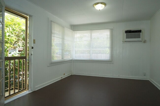 Foto del edificio - Convenient Moiliili 2 Bedroom, 1 Bathroom ...