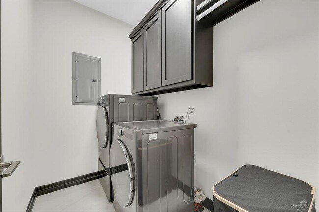 Building Photo - 18 Vikings Dr