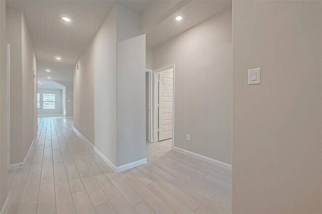 Building Photo - 331 Hbr Frst Ln