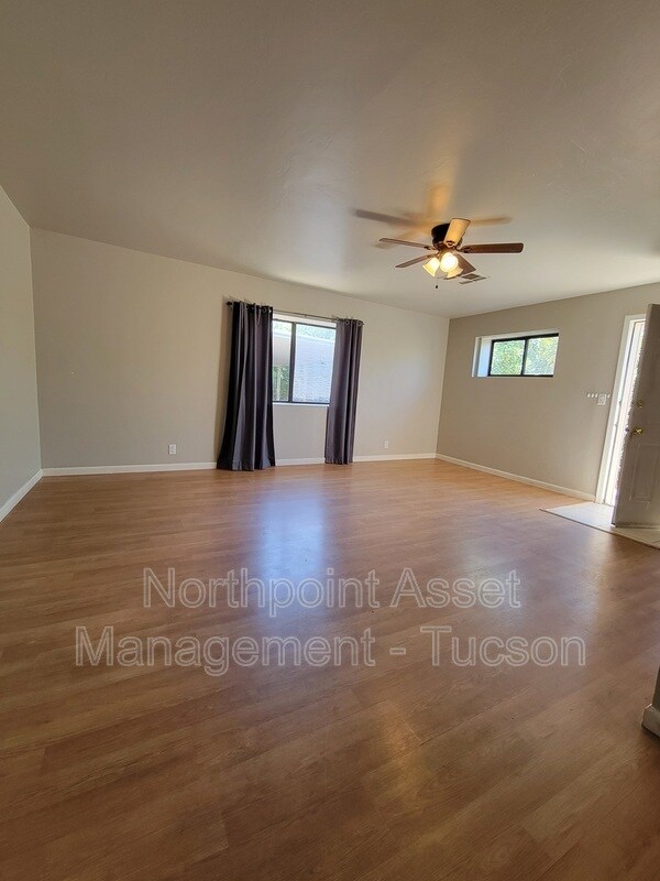 Foto principal - 2907 N Mountain Ave