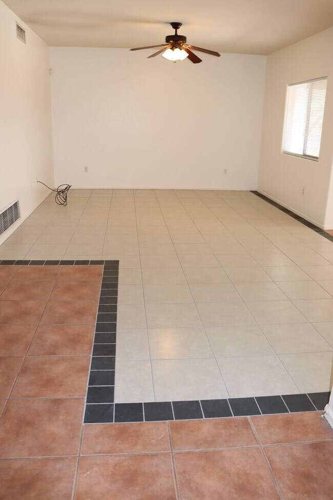 Building Photo - 3 bedroom, 2 1/2 bath with 2 car garage
