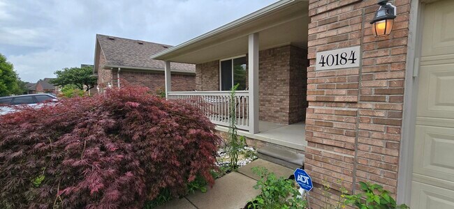 Foto del edificio - 40184 Long Horn Dr