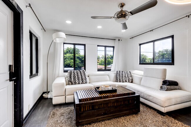 Foto del edificio - 168 NW 53rd St