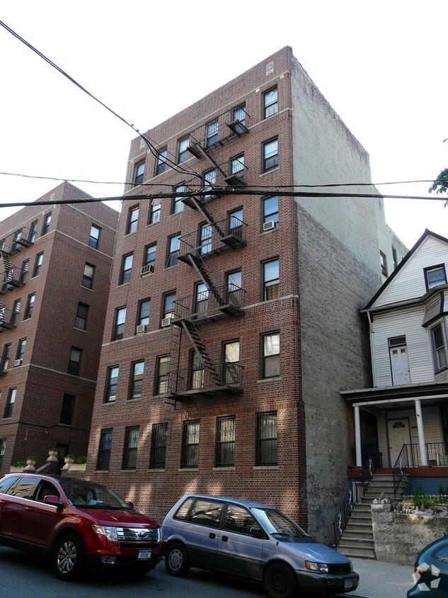 Building Photo - 3232 Hull Ave