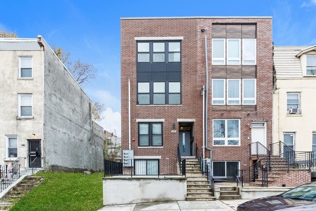 Photo - 2218 N Franklin St Apartment