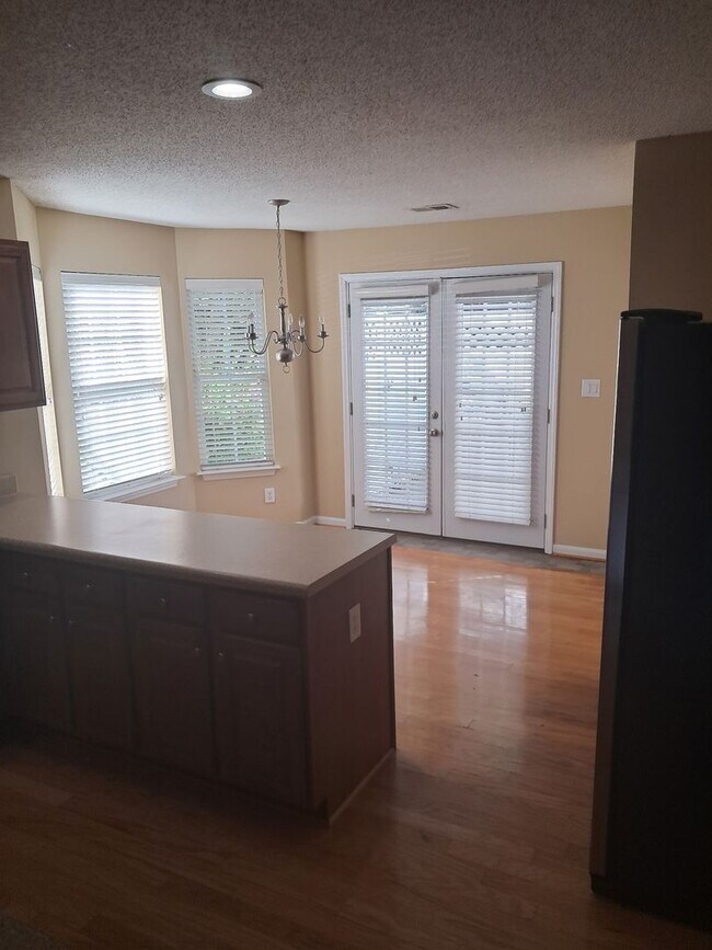 Foto del edificio - Townhouse / Whitsett