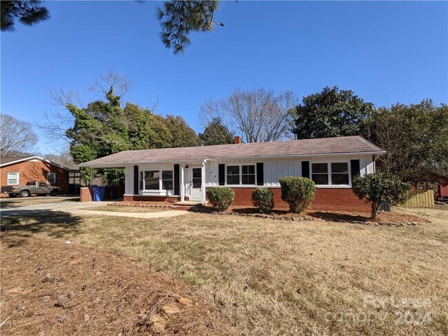 Foto del edificio - 354 Fieldstone Rd