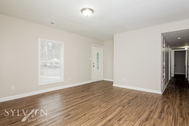 Foto del edificio - Enjoy one-level living in this 4 bedroom, ...