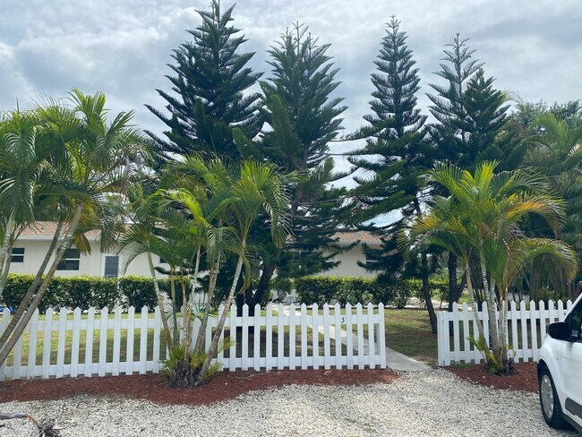 Foto del edificio - 1392 Henderson Creek Dr