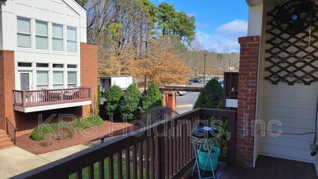 Building Photo - 843 The Village Cir
