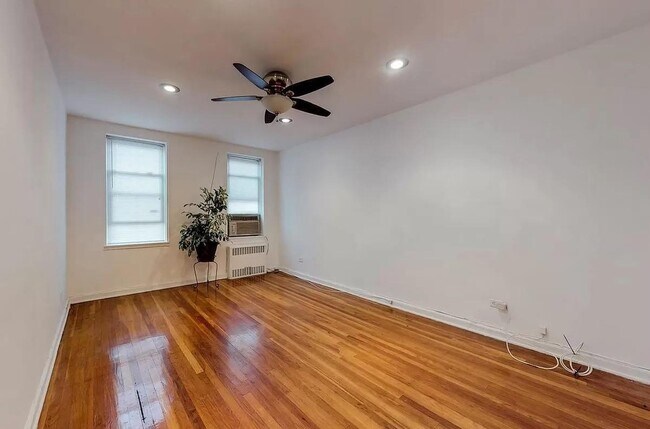 Foto del edificio - 2104 Holland Ave