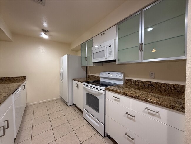 Building Photo - 1629 S Kirkwood Rd