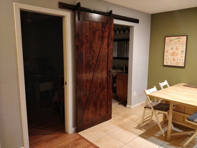 Building Photo - 275 Tradewinds Dr
