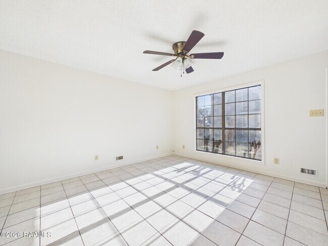 Foto del edificio - 112 Country Ln