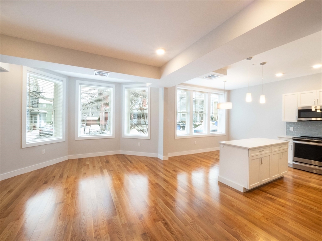 Foto principal - 142 Coolidge St