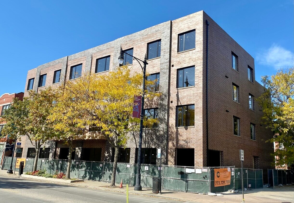 Primary Photo - 6400 N Wayne Ave