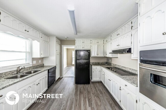 Building Photo - 2144 Etowah St