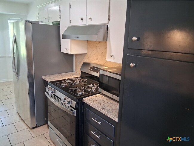 Foto del edificio - 418 Cottonwood Dr
