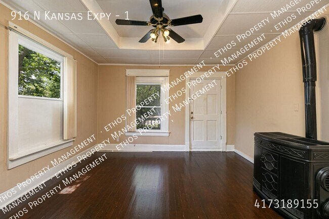 Foto del edificio - 916 N Kansas Expy