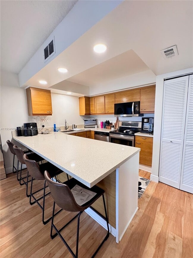 Building Photo - 520 Orton Ave