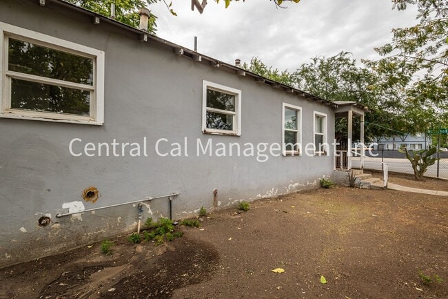 Building Photo - 2 Bedroom/1 Bath Home - $1495 per month