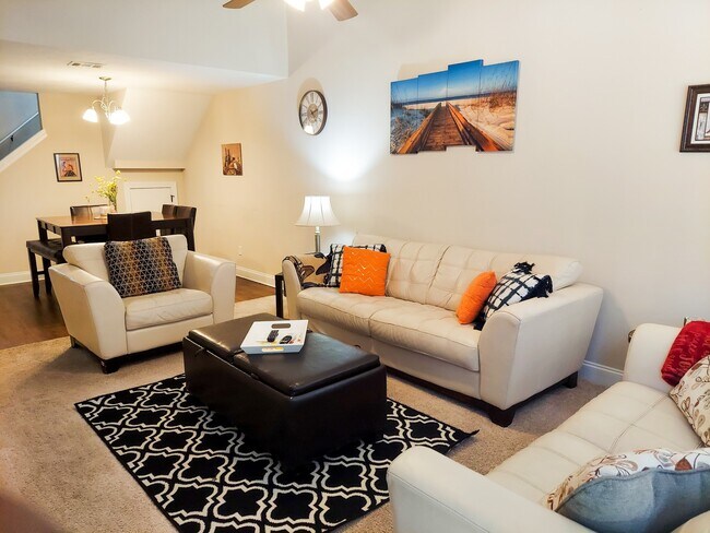 Sala de estar - 737 Leela Ct