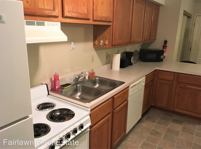 Building Photo - 1 br, 1 bath Apartment - 209 W Griggs St.