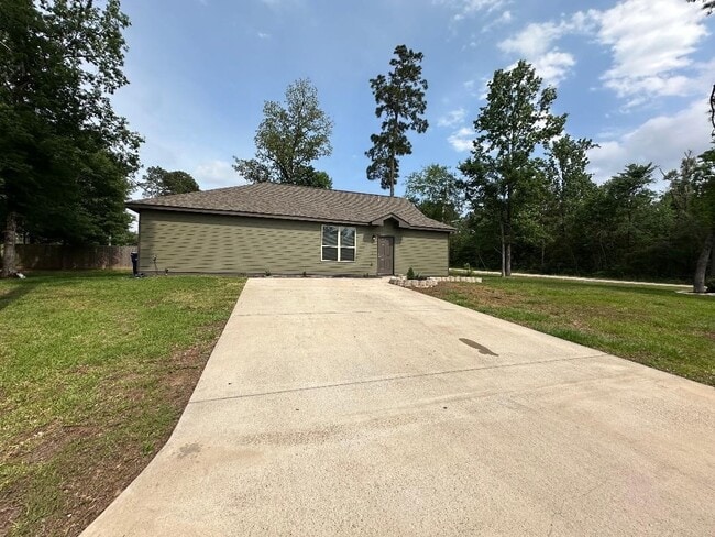 Building Photo - 15063 Arrowhead Loop E