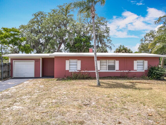 Foto del edificio - 1590 Hilldale Rd