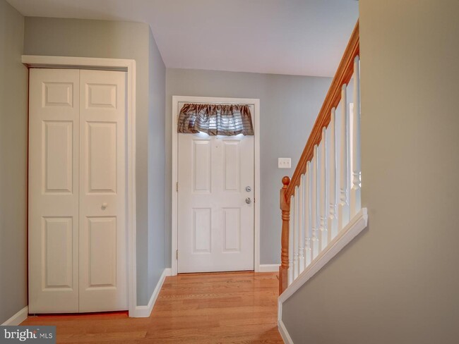 Building Photo - 8203 Stationhouse Ct
