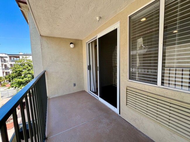 Foto del edificio - Upgraded 2 Bedroom 2 Bath Condo with Lots ...