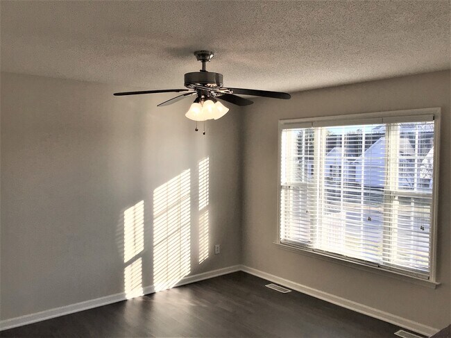 Building Photo - 5525 Bridgegate Drive