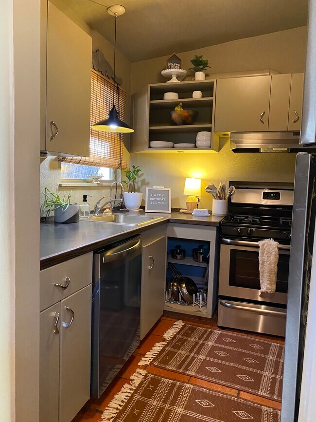 Foto del edificio - 216 Emporia Blvd