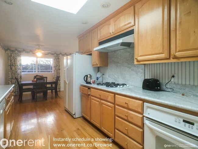 Building Photo - 2620 La Mirada Dr