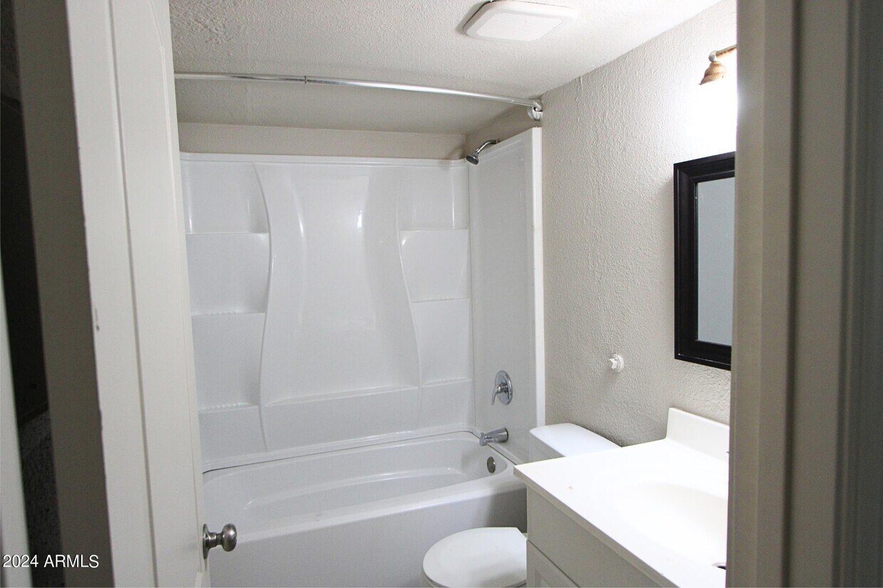 Foto del edificio - 2621 E Greenway Rd